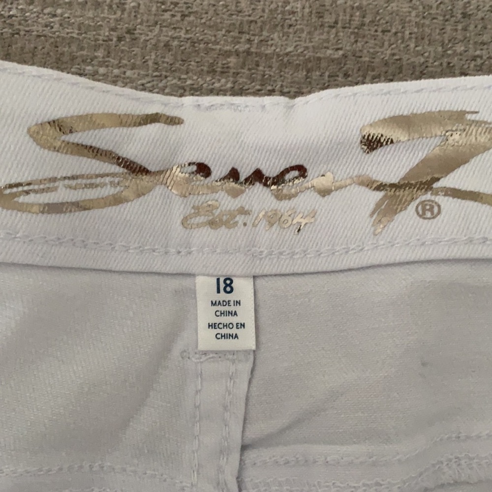 Seven7 - white jean , 5”Inseam  “Weekend Shorts” Size 18 NWT. - Picture 5 of 10